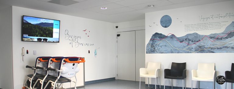 Décor et vitrophanie artistiques pour le centre de dialyse Aural